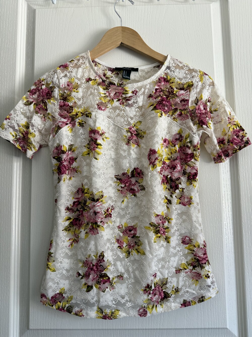 Forever21 loral Lace Top